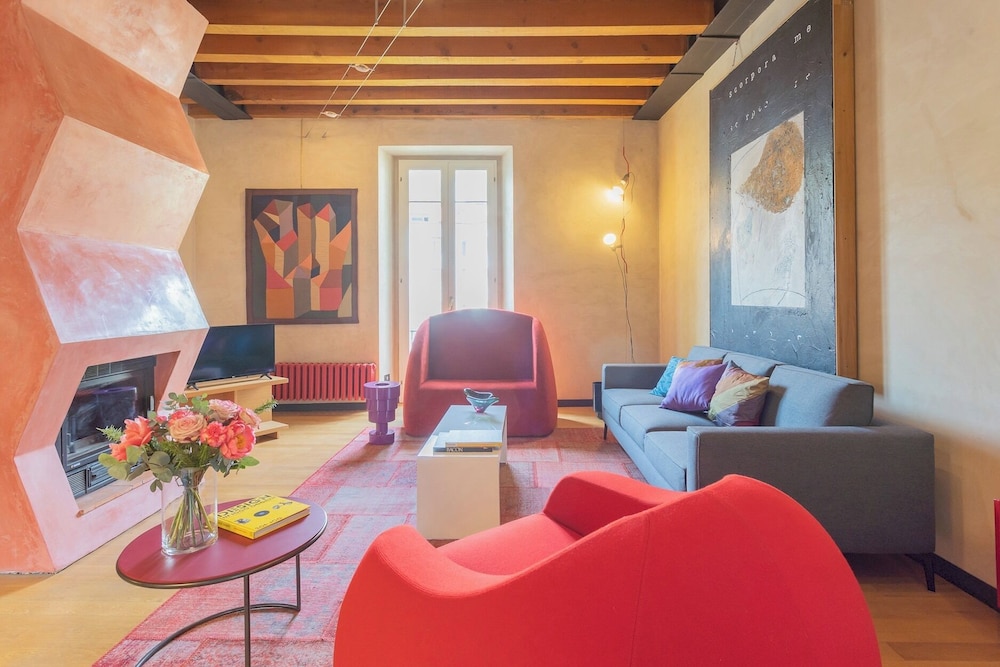 Night at the Museum Apartment by Rent all Como