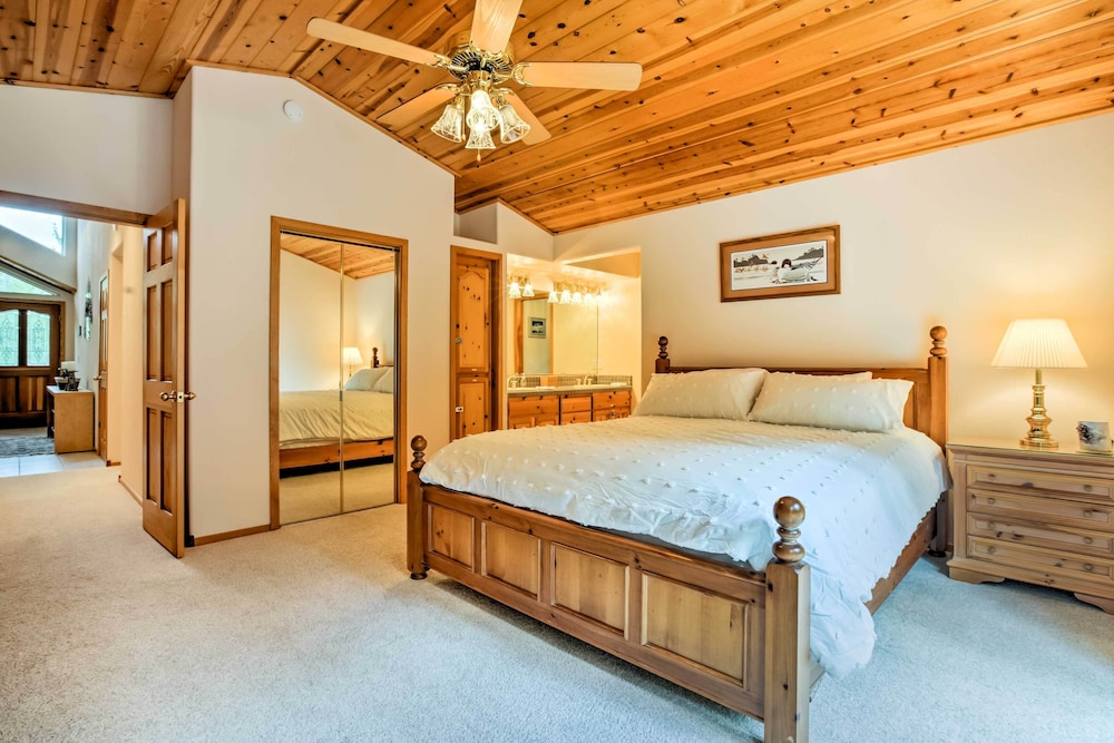 Lake Tahoe Vacations - Tahoe Donner Cabin: Deck, Trail Access, EV Charger - Property Image 26