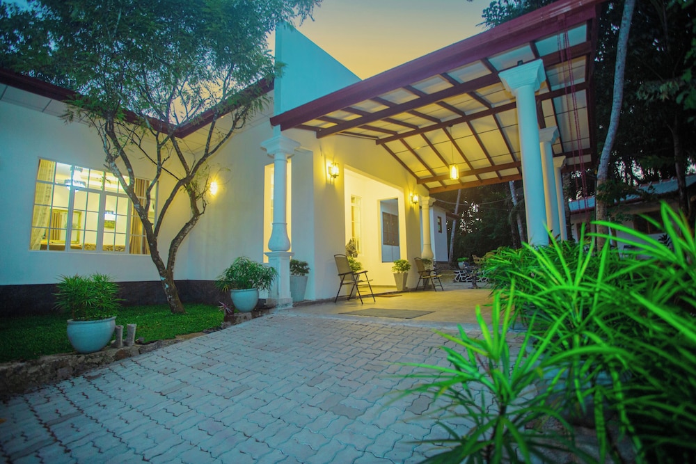 Queen's Villa