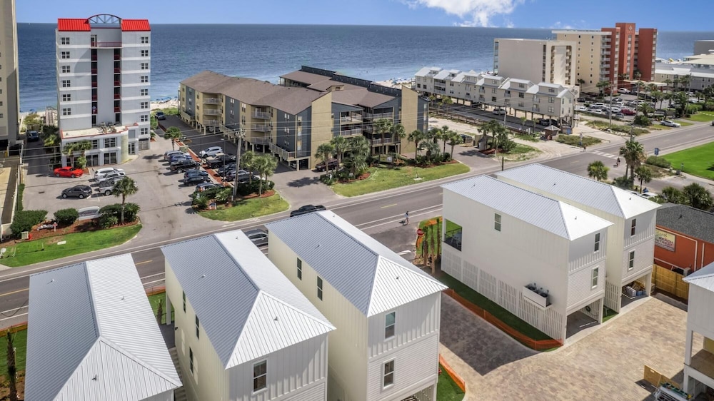 Luxurious Pelican Place Cottage in Gulf Shores