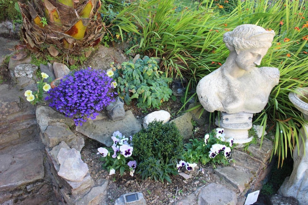 Acorns Guest House