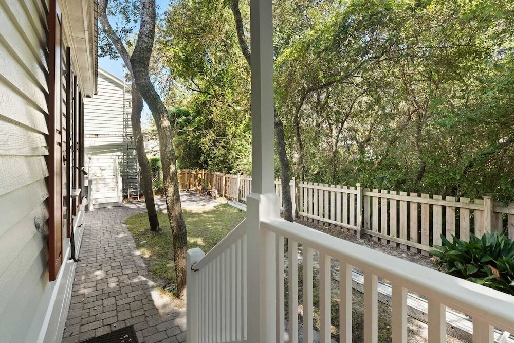 30A Grayt'n Greatful by Avantstay Charming Home+cottage, Walk to Western Lake