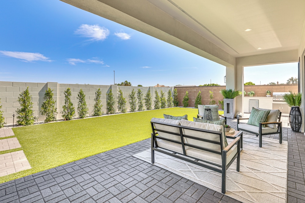 Near Golf - Gem w/ Funished Patio in Chandler!