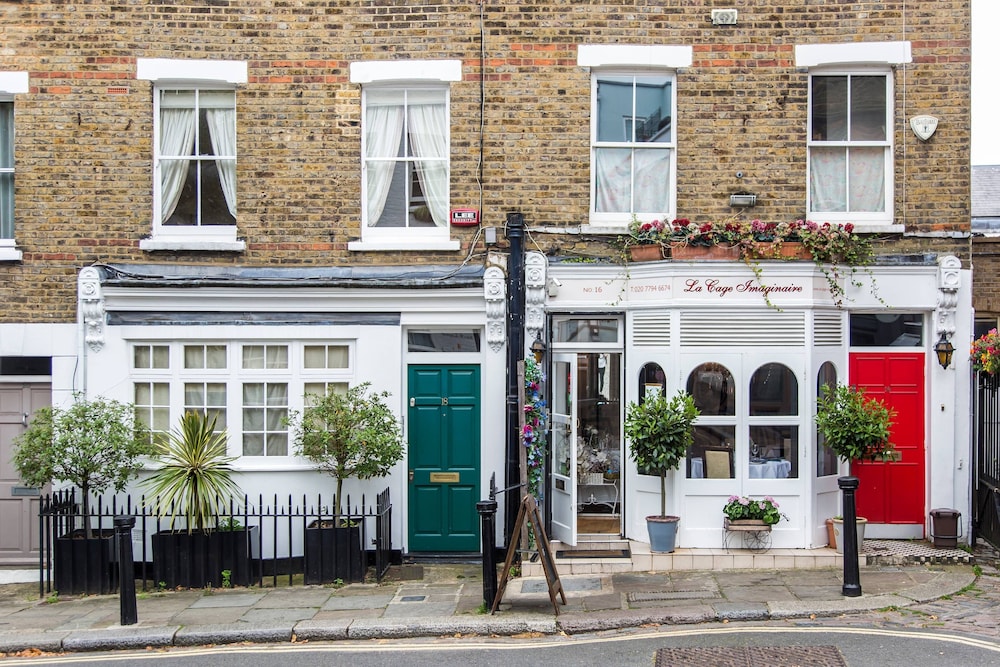 Priory Road by Onefinestay