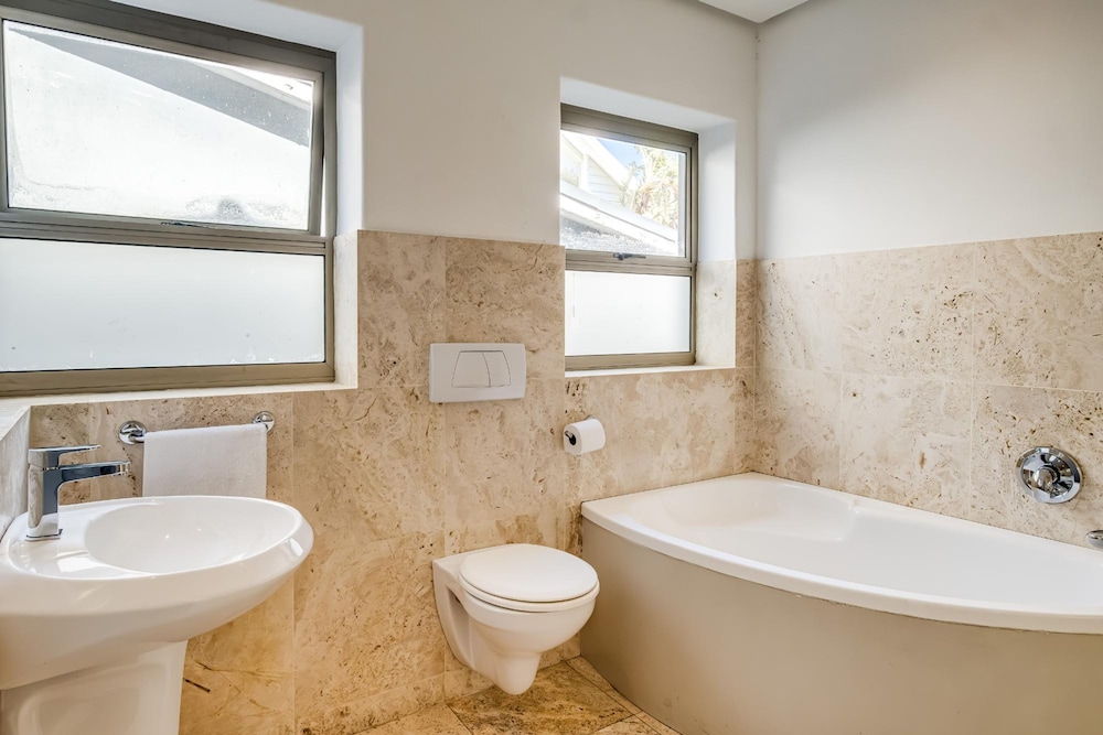 Ocean View Camps Bay 5bed Villa w Pool Valtameri