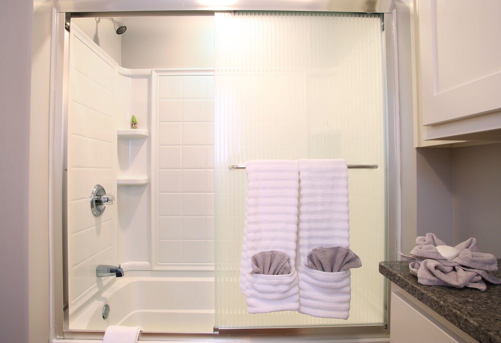 Eureka Springs Vacations - Tower House Inn - Property Image 3