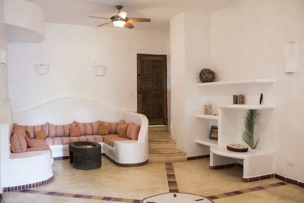 Villa Pina by Hostelsmates