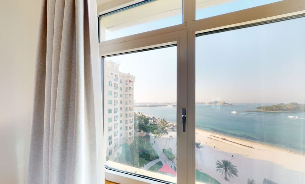 Al Dabas Beach Views 3BD Sleeps 6 Beachfront