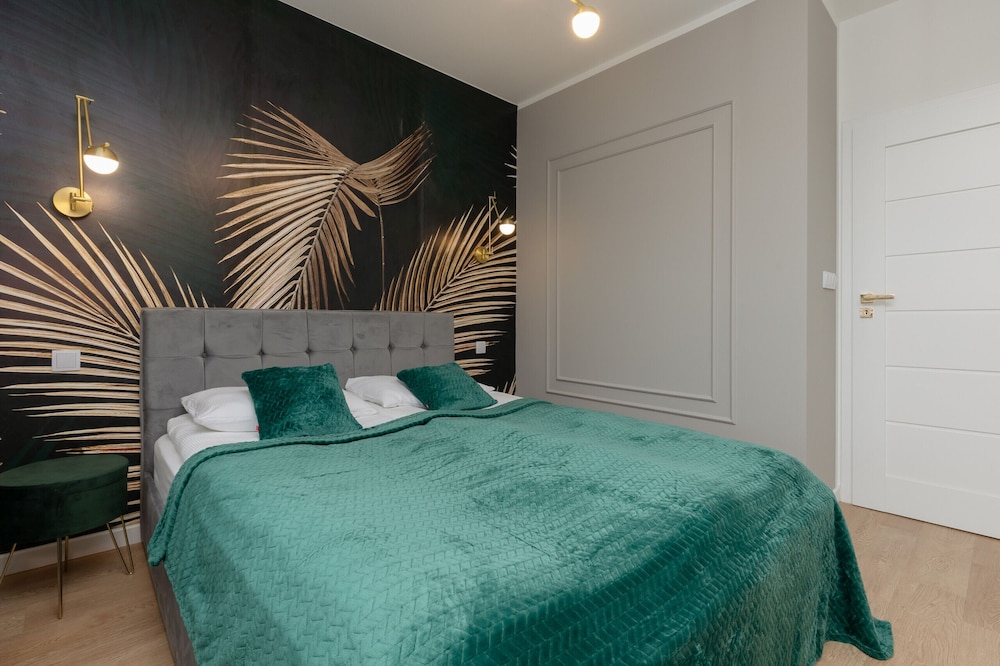 Dark Green Apartment by Renters view 3