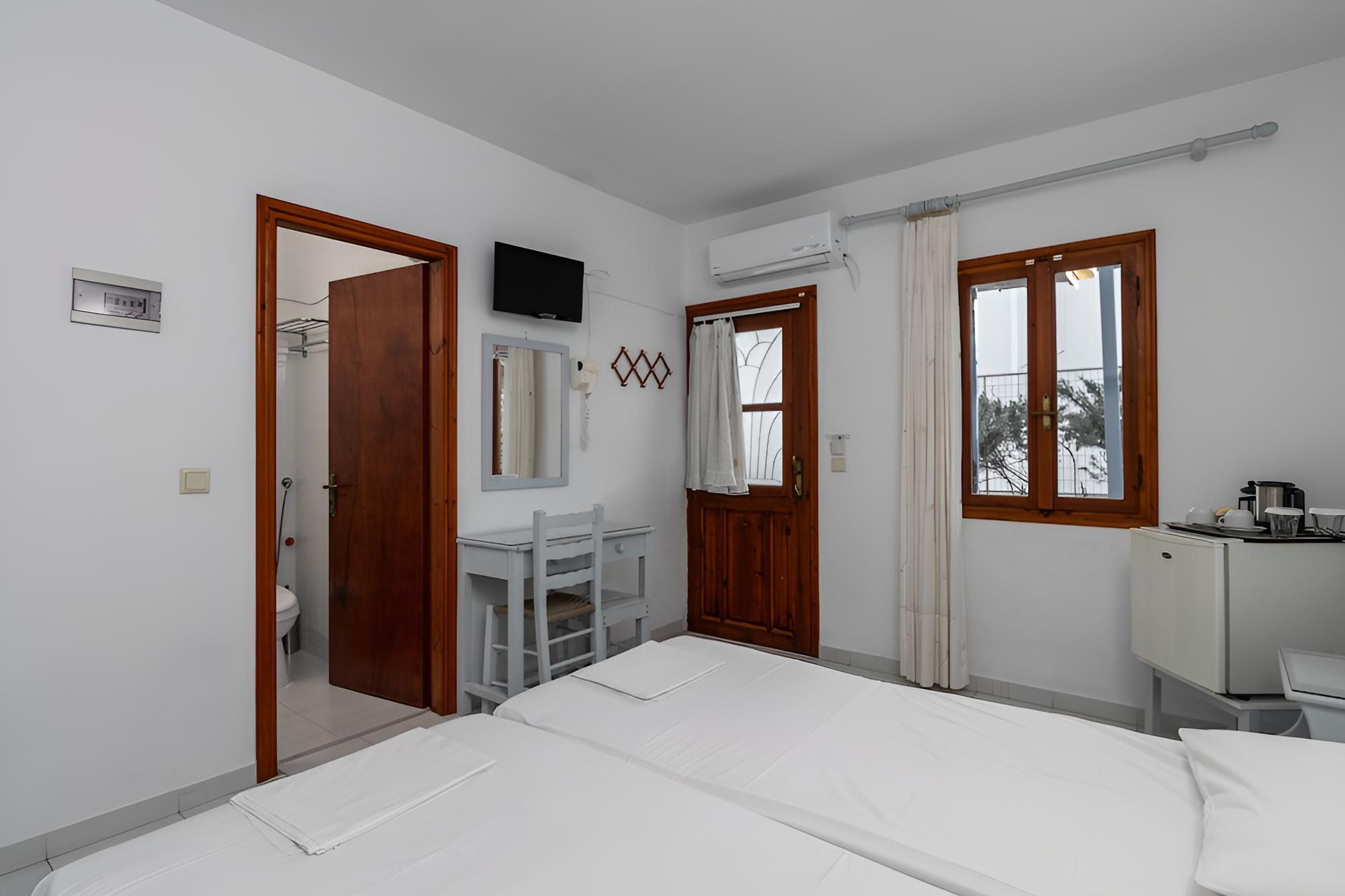 Tilemachos Rooms & Studios
