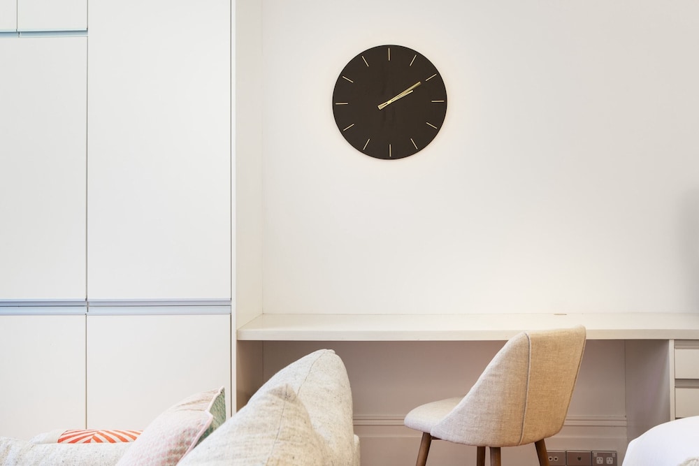 Ravenscourt's Studio Apartment Close to Everything