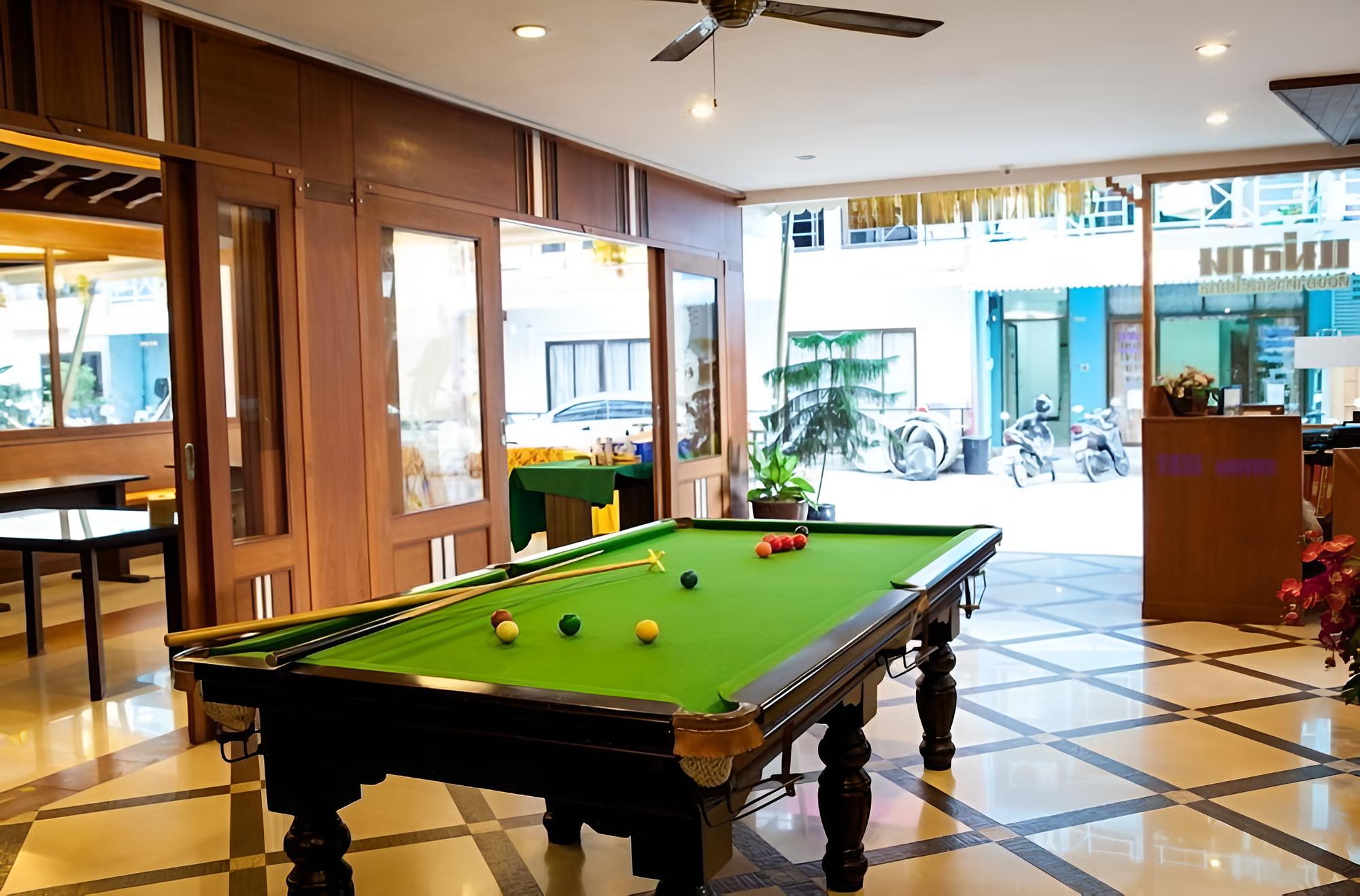 Triple Rund Place Hotel