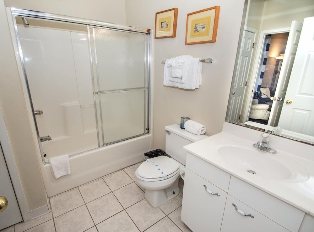 Canterbury Court 6 E 3 Bedroom Apts
