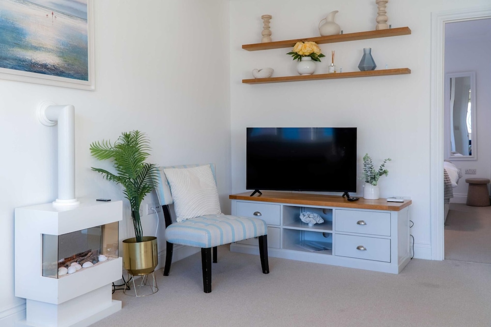 The Nook North Beach - 1 Bedroom Apartment - Tenby