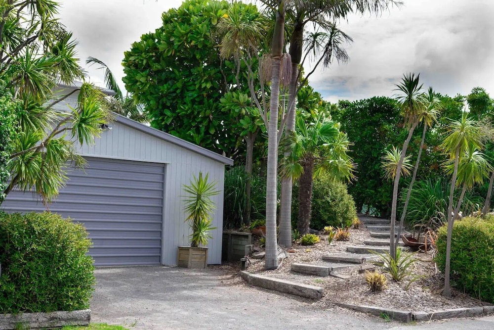 Cabbage Tree Cottage