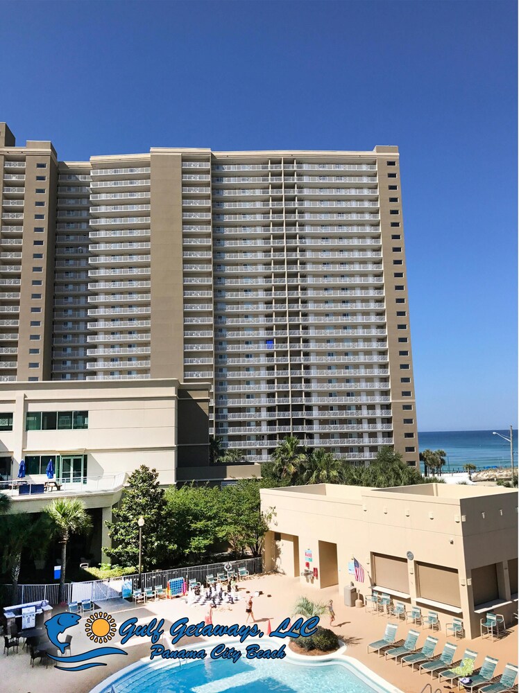 Emerald Beach by Forehand Rentals