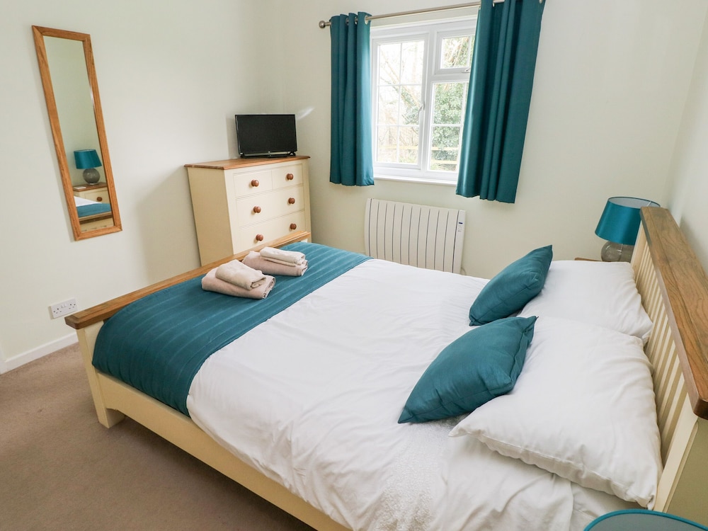 4 Hanbury Lodge view 4