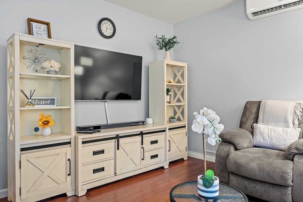 Birch Hollow by Avantstay Cozy Poconos Home w/ Fireplace, Soaking Tub & Kids Play Area