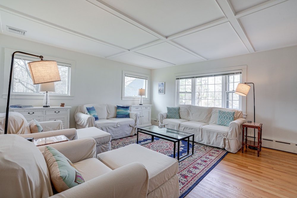 Gloucester Home w/ Large Yard: 1 Mi to Beach!