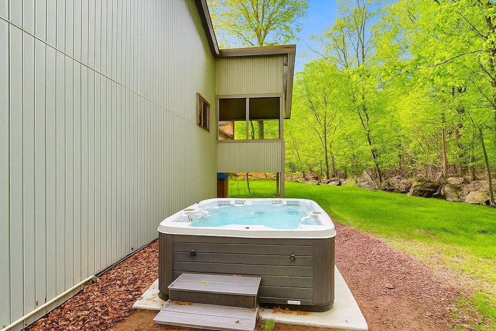Poconos Hideaway - Woods & Wildlife