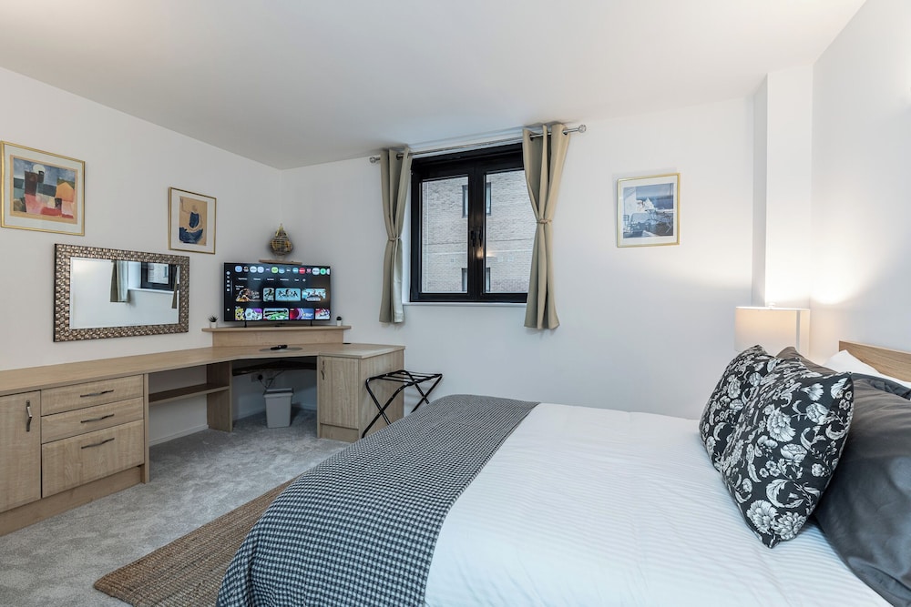 Duplex 2BR 2BA Flat Near Gloucester Rd Station