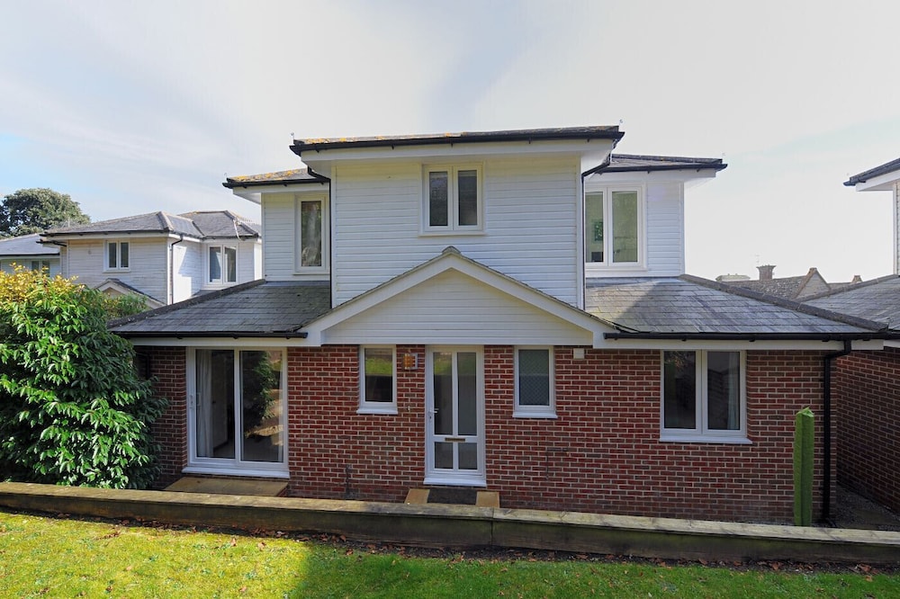 4 Coram Court