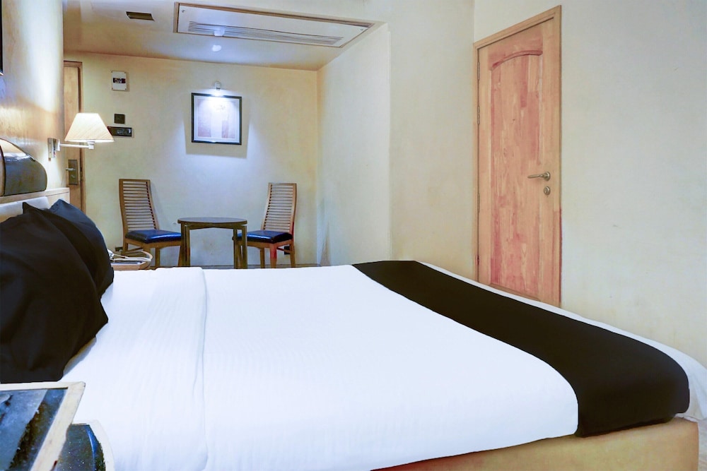 Premium Room Near Pataleshwar Temple, Pune