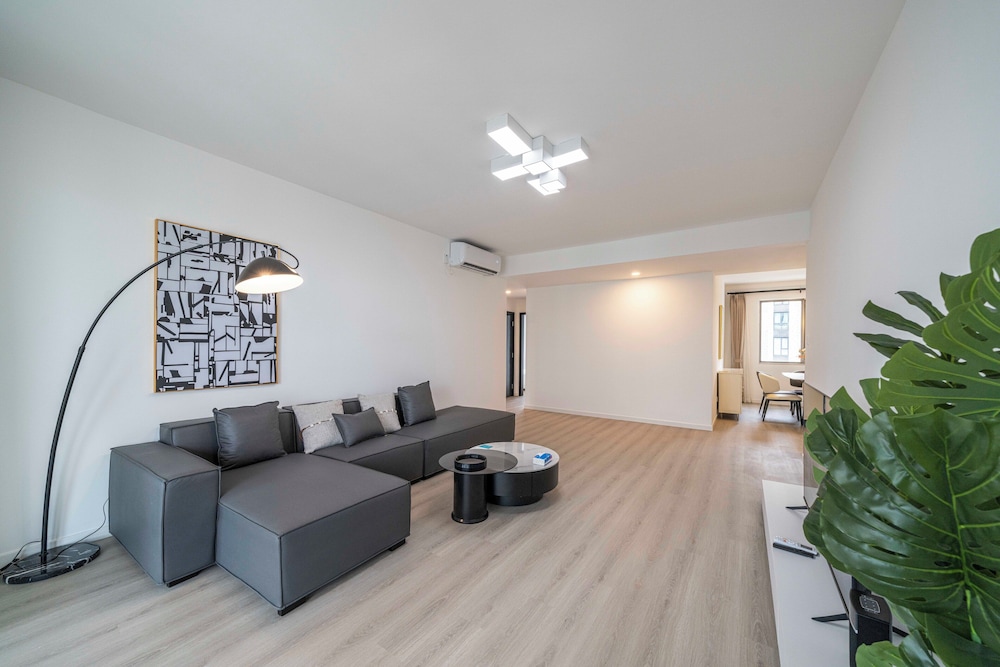 Tyms Spacious 3BR 2BA APT Laishi Di