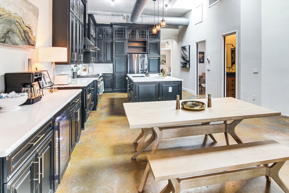 Modern Dtwn Condo w/ Balcony in Hendersonville
