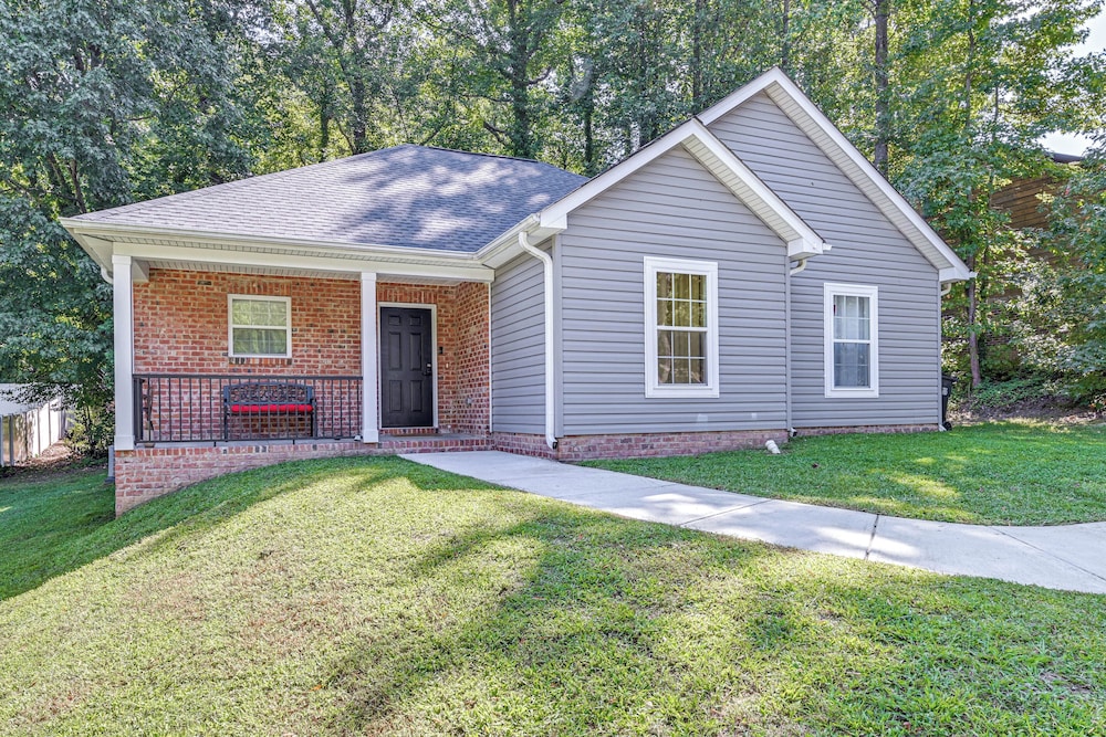 Easy Uptown Access: Charlotte Gem w/ Peaceful Yard