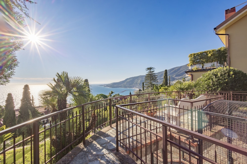 Oasis Apartment in Ospedaletti by Wonderful Italy