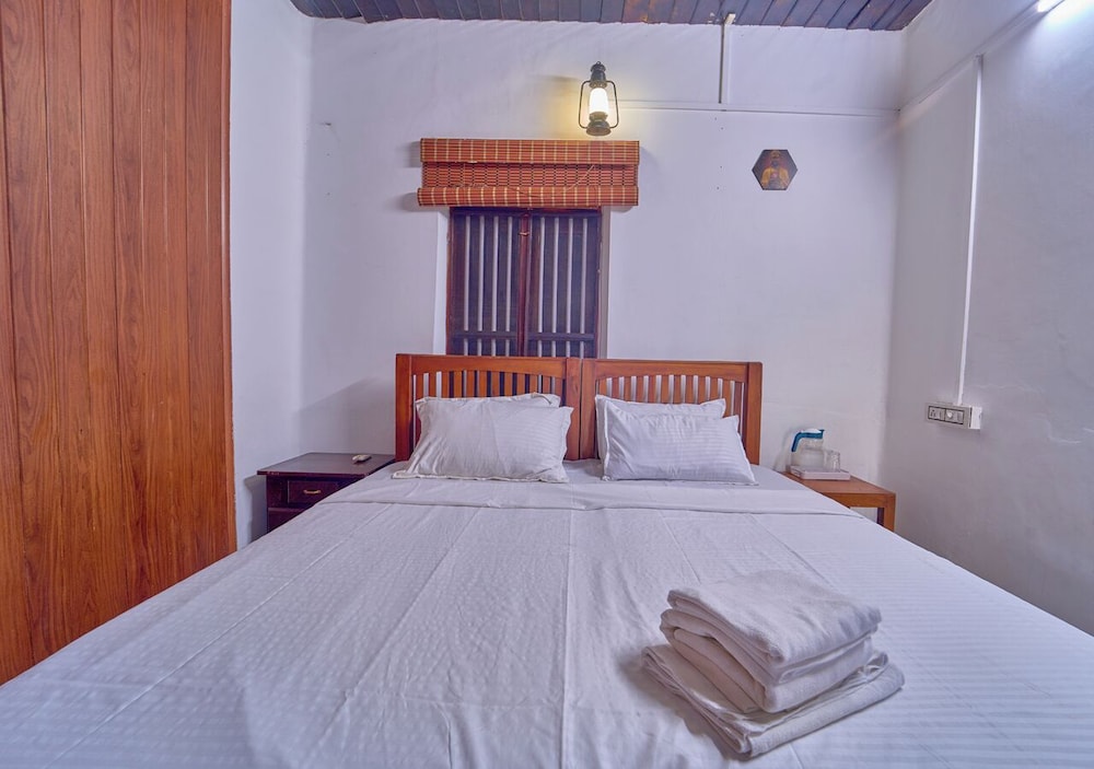 Cotelac Heritage Lake Resort Alleppey