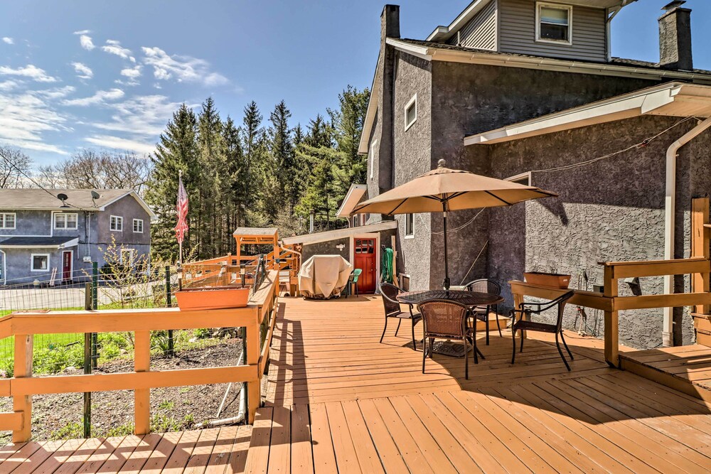 Spacious Tobyhanna Home & Guest Home: 3 Mi to Lake view 5