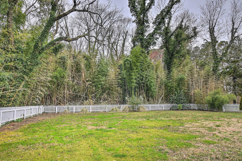 Charming Cape Charles Vacation Rental Home! view 2