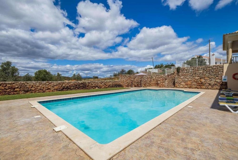 Villa Entrecolinas in S o Bartolomeu de Messines view 3