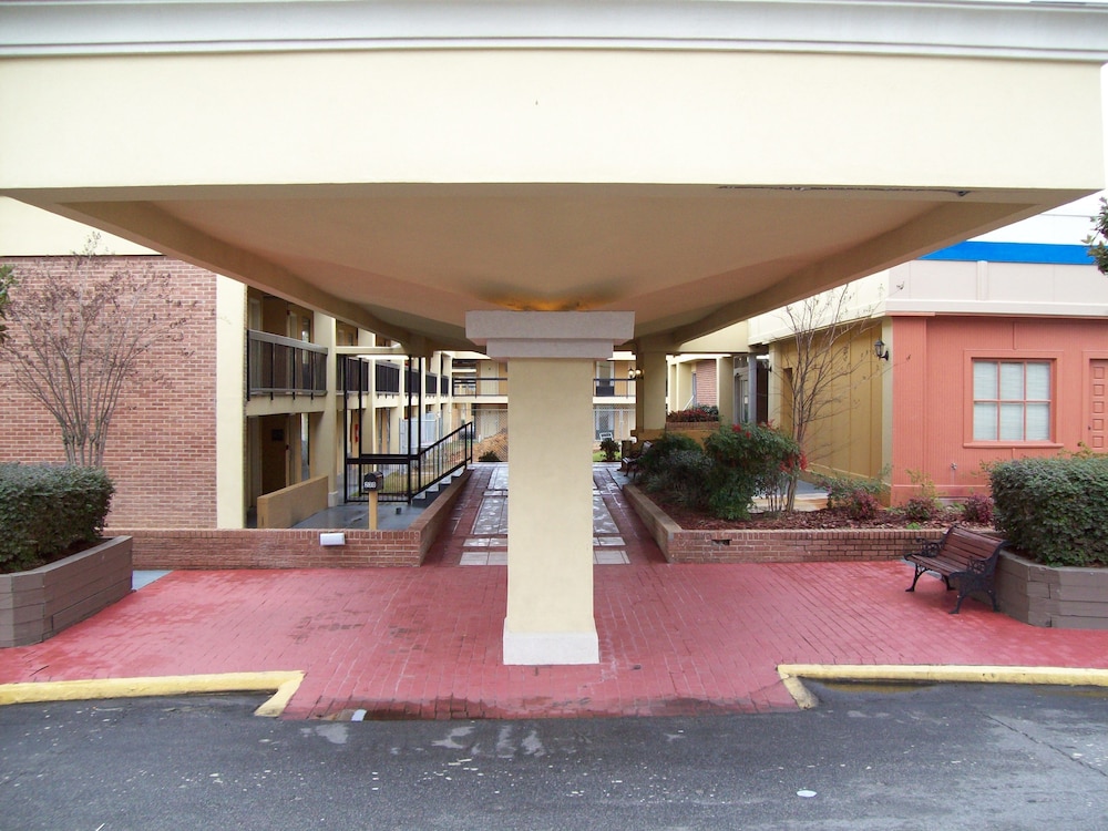 Statesboro Vacations - Quality Inn  Suites Conference Center Statesboro Historic District - Property Image 28