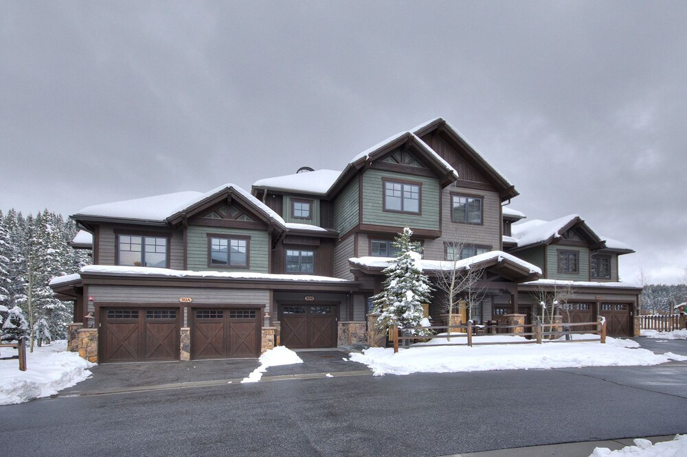 Mountain Chalet Right Next To The Lift - 39B by RedAwning