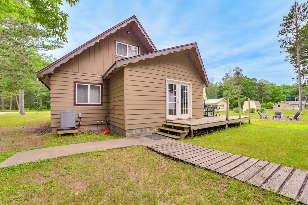 Roscommon Vacation Rental Near Higgins Lake! view 5