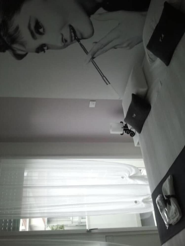 Villa Venice Movie