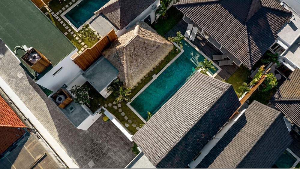 Villa Makena by Alfred in Bali - Stunning Tropical 6BD Villa Near the Beach