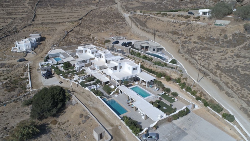 Luxury Villas by Live&Travel