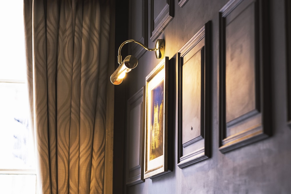 Royal Hotel 65