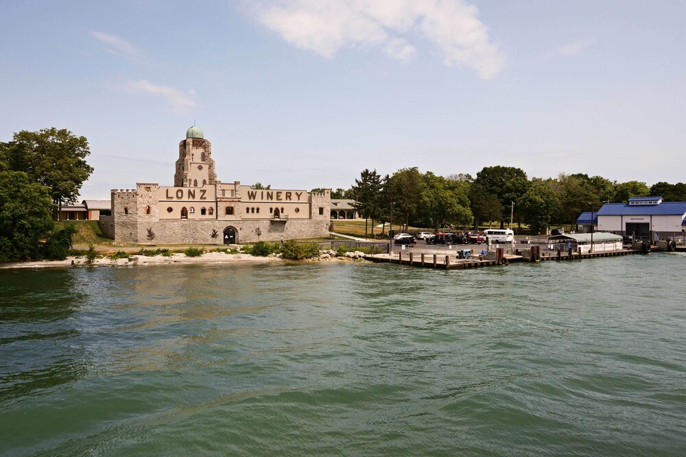Resort Cabin 1 Mi to Middle Bass Island State Park