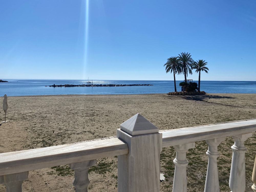 3bed Penthouse With Large Terrace & Sea View