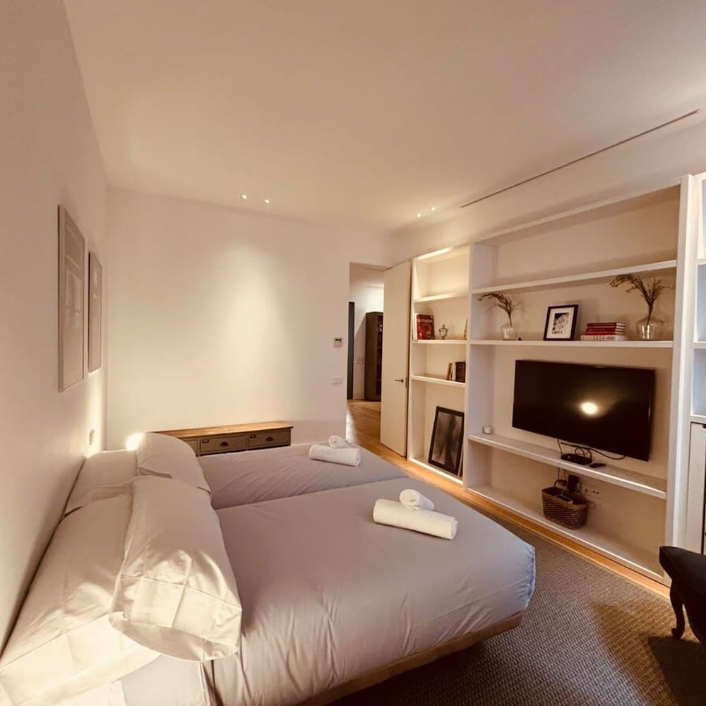 The Pelayo Majestic Luxury 3 Bedroom in Chueca