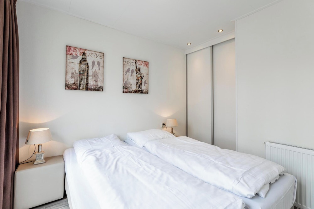 Holiday Home With gas Fireplace & Bath