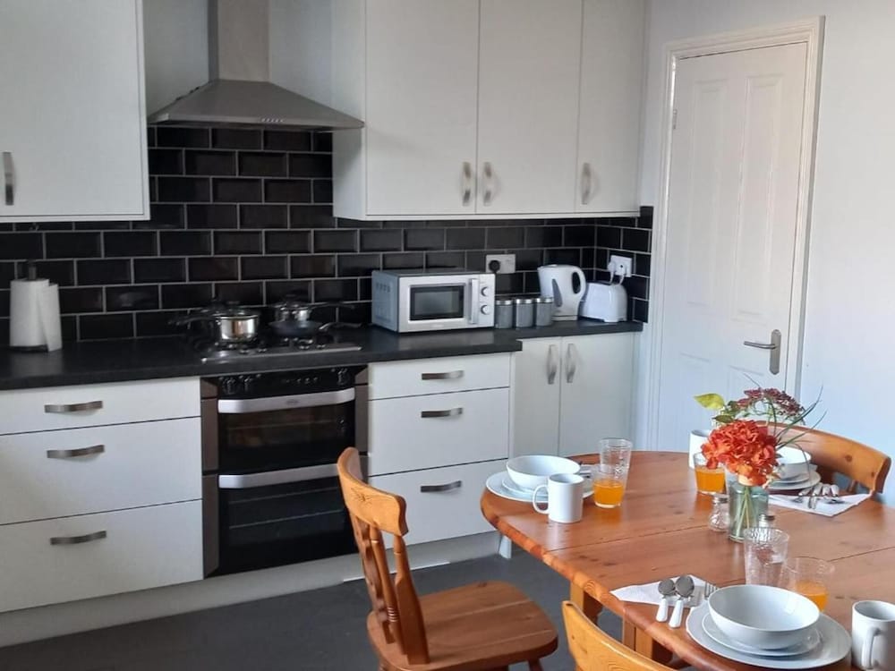Manchester-2bedroom-1bathroom-wifi (108947701)