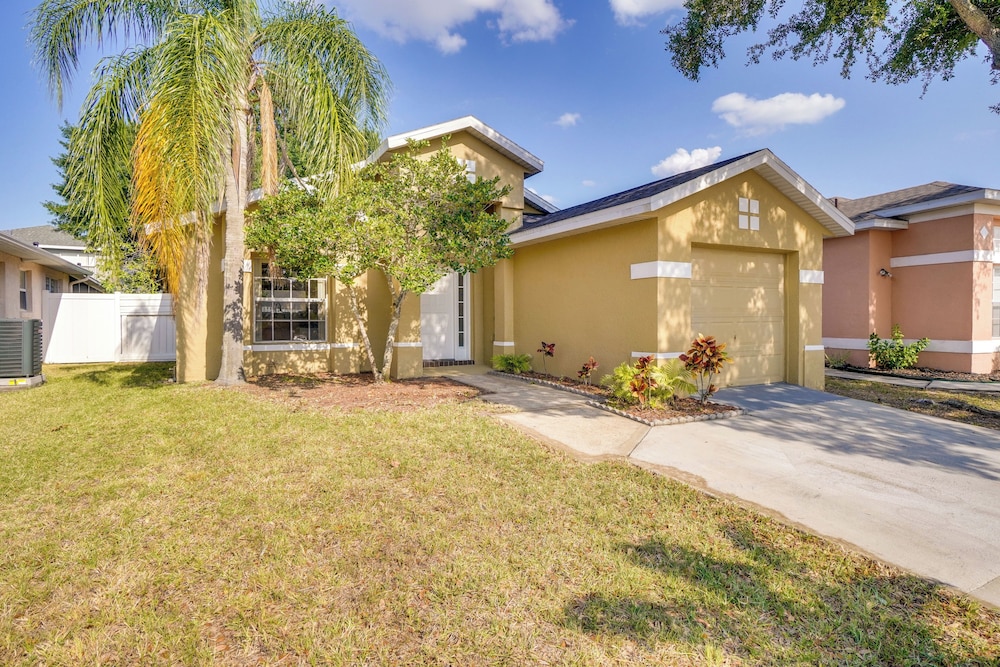 Orlando Home w/ Pool Access: 10 Mi to Seaworld!