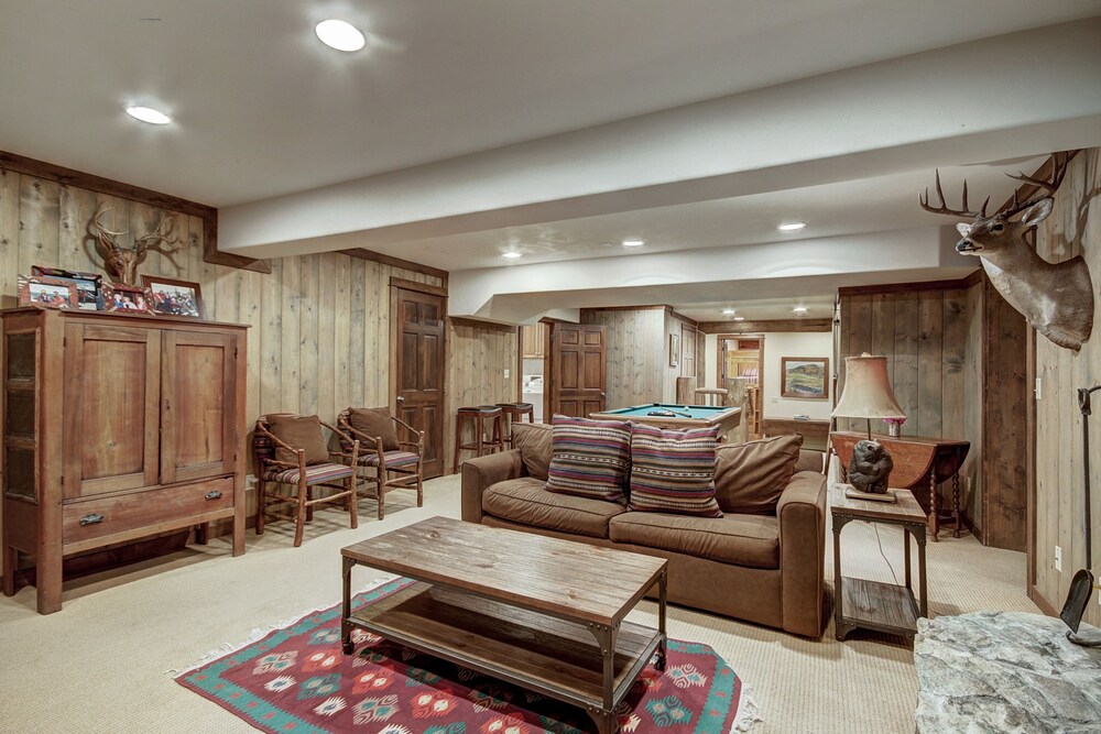 Bear Lodge 6 Bedroom Home by RedAwning