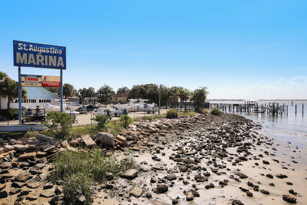 Serenity at Surfside by Avantstay Pool, Porches, Fire Pit & Arcade Near Vilano Beach